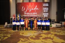 Parallel Class Universitas Gresik Nomor 7